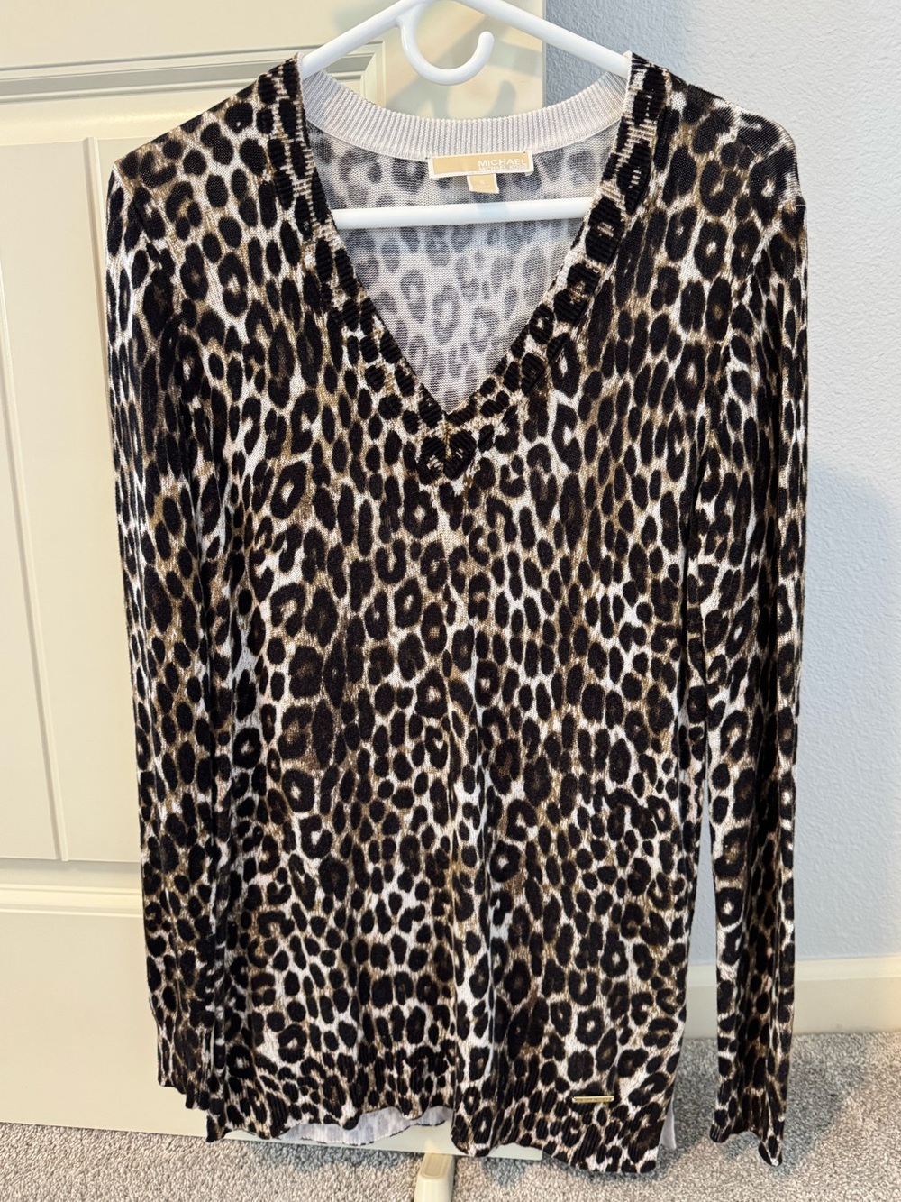Michael Kors Leopard-Print V-Neck Long Sleeve sweater